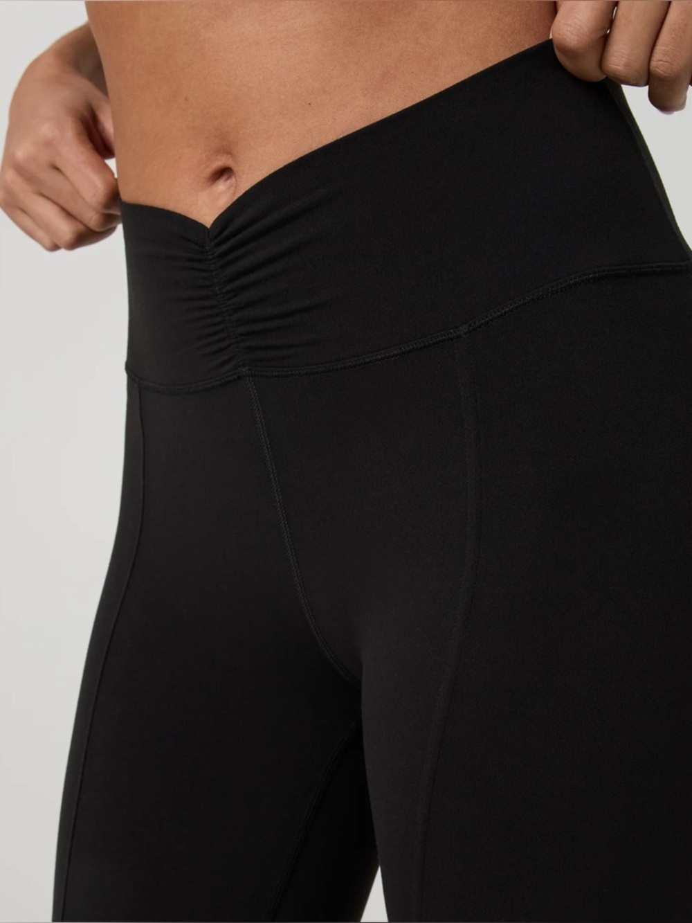 NWT Vuori AllTheFeels Shirred Crop Capri Size medium - Picture 4 of 8